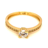 Anillo con circones en oro amarillo 10kt.