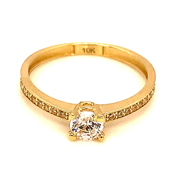 Anillo con circones en oro amarillo 10kt.