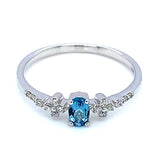 Anillo de Topacio Azul en oro blanco 10kt.