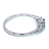 Anillo de Topacio Azul en oro blanco 10kt.