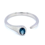 Anillo de Topacio Azul en oro blanco 10kt.