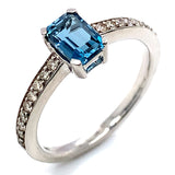 Anillo de Topacio Azul en oro blanco 10kt.