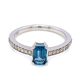 Anillo de Topacio Azul en oro blanco 10kt.