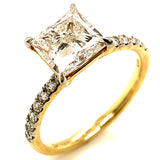 (LD) Anillo con diamantes de laboratorio en oro amarillo 14kt.