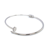 Caña (clavo) con circones en oro blanco 10kt.