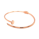 Caña (clavo) con circones en oro rosado 10kt.