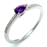 Anillo de amatista con diamantes en oro 14kt.