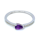 Anillo de amatista con diamantes en oro 14kt.