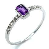 Anillo de amatista con diamantes en oro blanco 10kt.