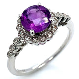 Anillo de amatista con diamantes en oro blanco 10kt.