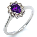Anillo de amatista con diamantes en oro blanco 10kt.