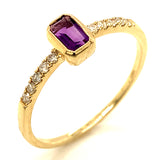 Anillo de amatista en oro amarillo 10kt.