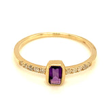 Anillo de amatista en oro amarillo 10kt.