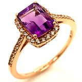 Anillo de amatista con topacio blanco en oro rosado 14k.