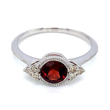 Anillo de granate en oro blanco 10kt.