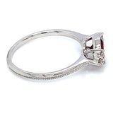 Anillo de granate en oro blanco 10kt.