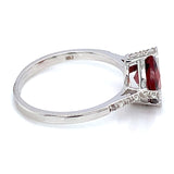 Anillo de granate en oro blanco 10kt.