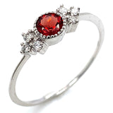 Anillo de granate en oro blanco 10kt.