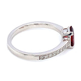 Anillo de granate en oro blanco 10kt.