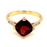 Anillo de granate en oro amarillo 10kt.