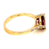 Anillo de granate en oro amarillo 10kt.