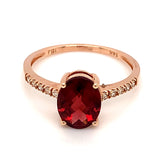 Anillo de granate con diamantes en oro rosado 14kt.