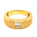 (LD) Banda para caballero con diamantes de laboratorio en oro amarillo 10k. D-1.00CTS.