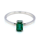 Anillo de esmeralda en oro blanco 14kt.