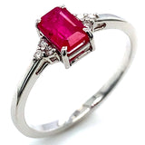 Anillo de rubí con diamantes en oro blanco 14kt.