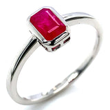 Anillo de rubí en oro blanco 14kt.