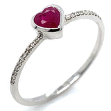 Anillo de rubí con diamantes en oro blanco 14kt.