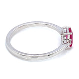 Anillo de rubí con diamantes en oro blanco 14kt.