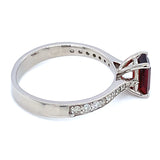 Anillo de granate con diamantes en oro blanco 14kt.