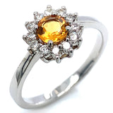 Anillo de citrino con diamantes en oro blanco 14kt.