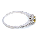 Anillo de zafiro amarillo con diamantes en oro blanco 14kt.