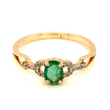 Anillo de esmeralda con diamantes en oro amarillo 14kt.