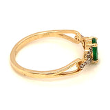 Anillo de esmeralda con diamantes en oro amarillo 14kt.