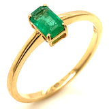 Anillo de esmeralda en oro amarillo 14kt.
