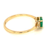 Anillo de esmeralda con diamantes en oro amarillo 14kt.