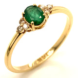 Anillo de esmeralda con diamantes en oro amarillo 14kt.