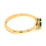 Anillo de esmeralda con diamantes en oro amarillo 14kt.