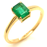 Anillo de esmeralda en oro amarillo 14kt.