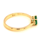 Anillo de esmeralda con diamantes en oro amarillo 14kt.