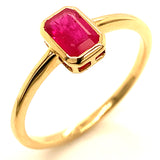 Anillo de rubí en oro amarillo 14kt.