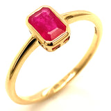 Anillo de rubí en oro amarillo 14kt.