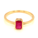 Anillo de rubí en oro amarillo 14kt.