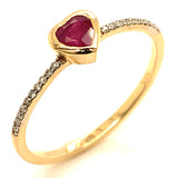 Anillo de rubí con diamantes en oro amarillo 14kt.