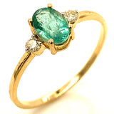 Anillo de esmeralda con diamantes en oro amarillo 14kt.