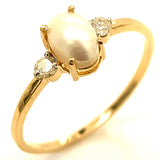 Anillo de perla con diamantes en oro amarillo 14kt.