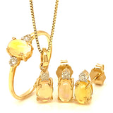 Anillo de ópalo con diamantes en oro amarillo 14kt.